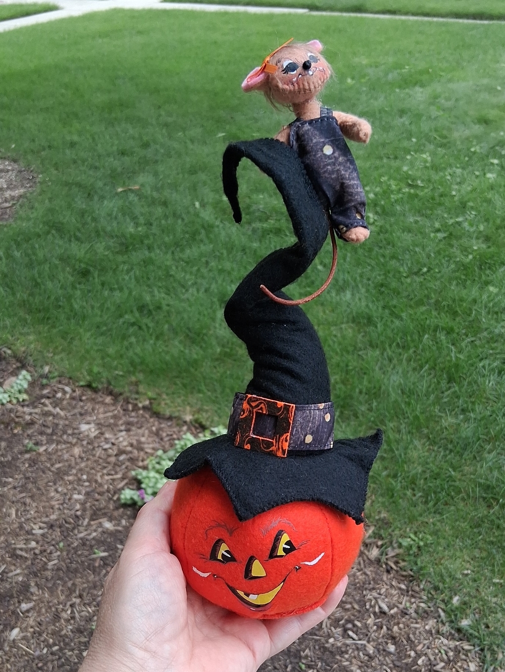 Annalee 2021 Halloween Pumpkin with Witch Hat and Mouse Accent - Orange - Picture 1 of 10